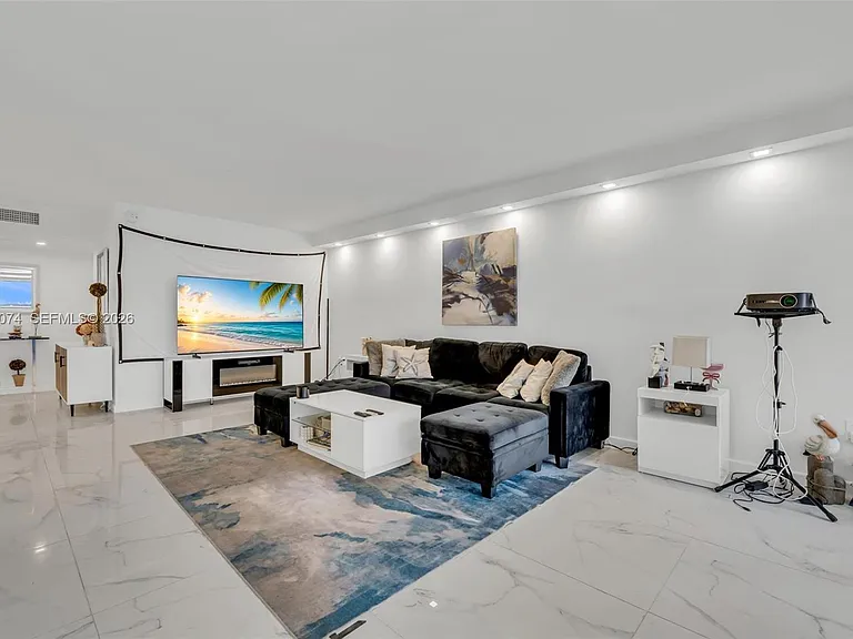18071 Biscayne Blvd #901 — Photo 9