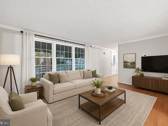 3rd image of 15923 Dolphin Dr
