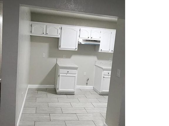 4th image of 10914 Avalon Blvd #2