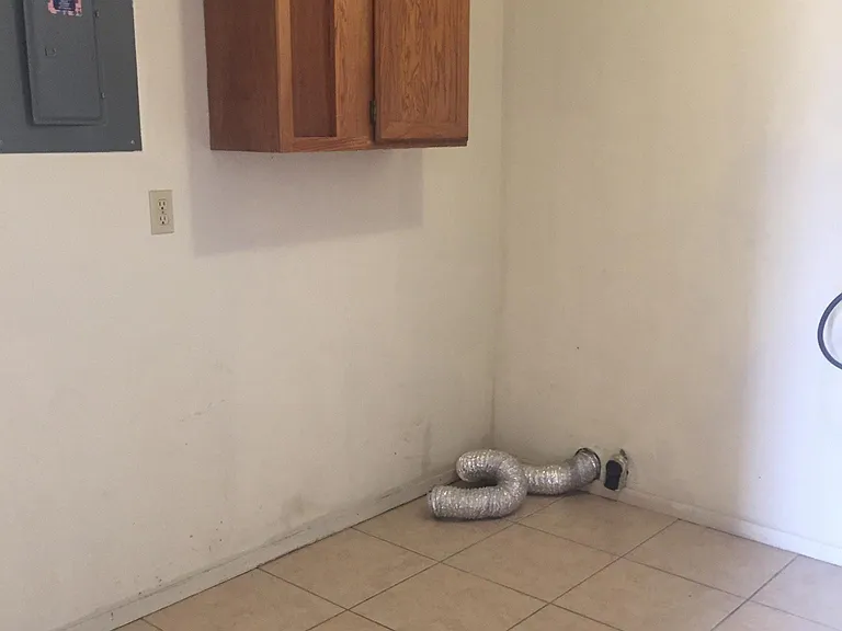 Full size laundry room