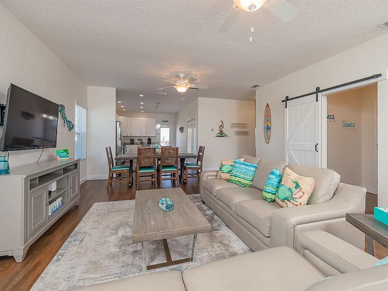 6832 Middleton Ave — Photo 8