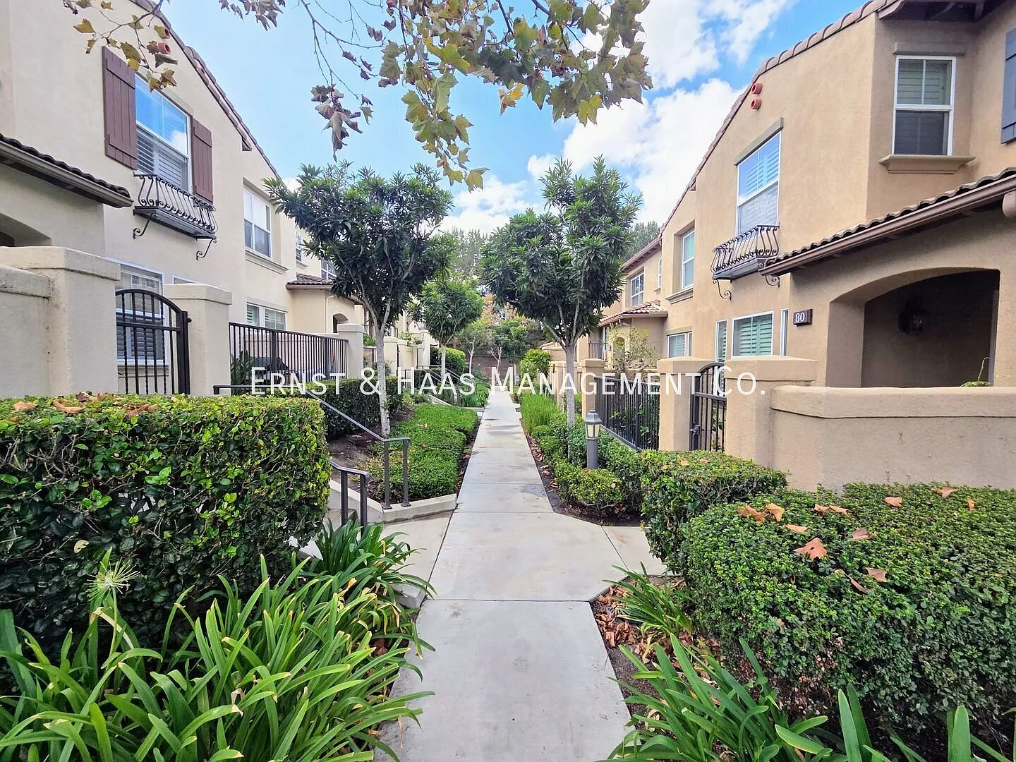 Luxury Tri-Level Townhome in Prime Irvine Location 2BR, 2.5BA with 2-Car Garage! — Photo 2
