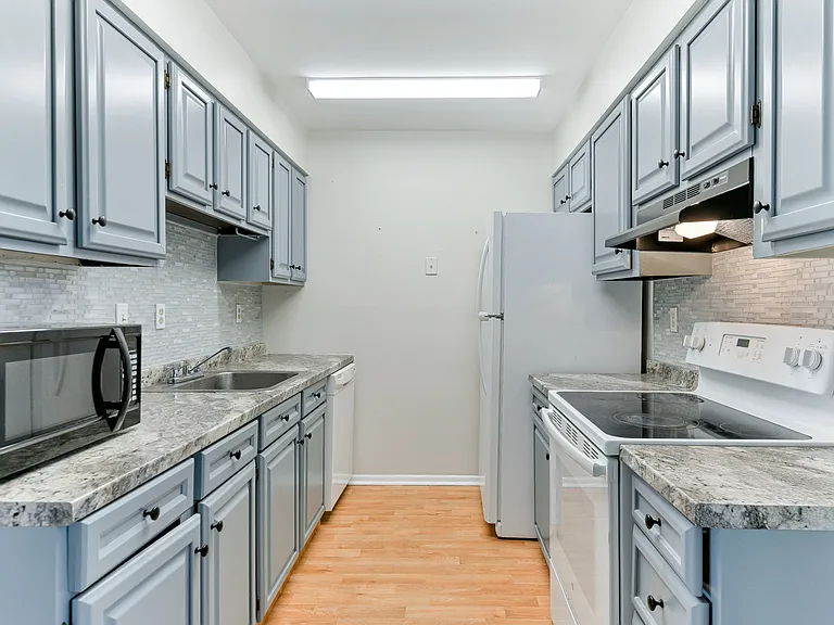 228 N Palmyra Dr — Photo 12