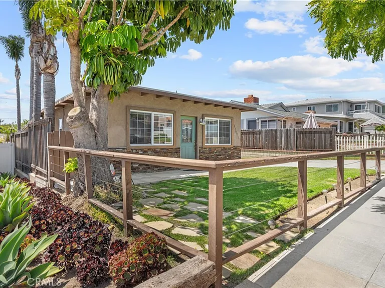 33965 Malaga Dr — Photo 2