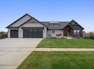 8251 Redfield Ct, Hudsonville, MI 49426