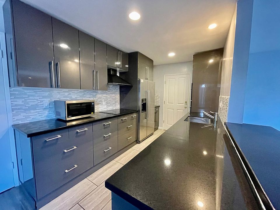 1st image of 4521 Colbath Ave APT 204