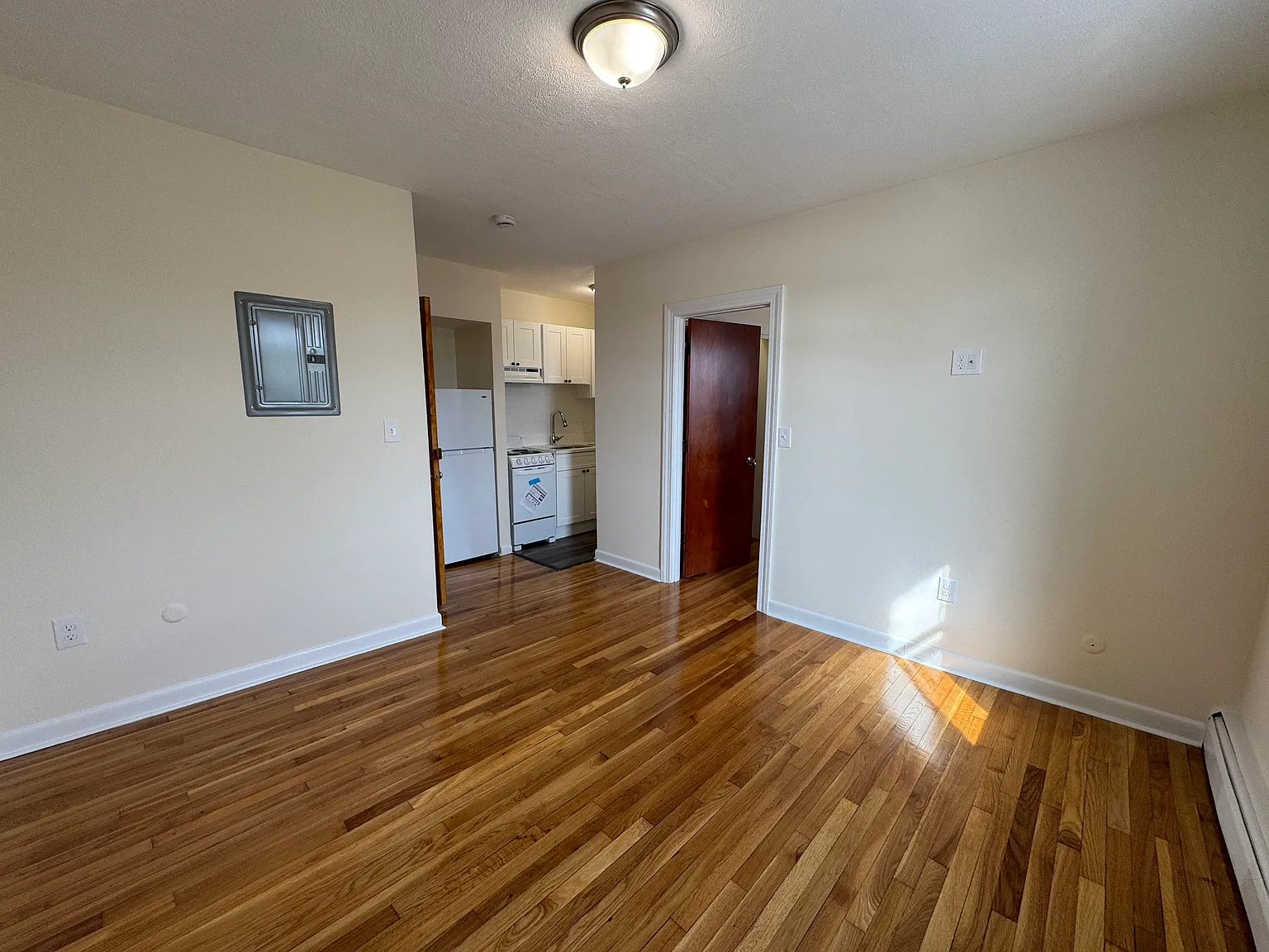1 bed, 99999 sqft, $1,950 — Photo 2