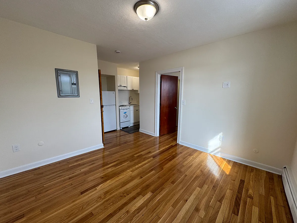 Building Photo - 160 N Beacon St #22