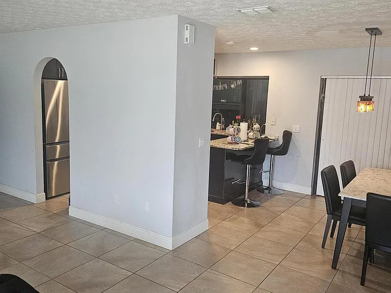 301 SW Violet Ave — Photo 4