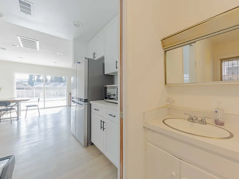 10912 Freer St — Photo 16