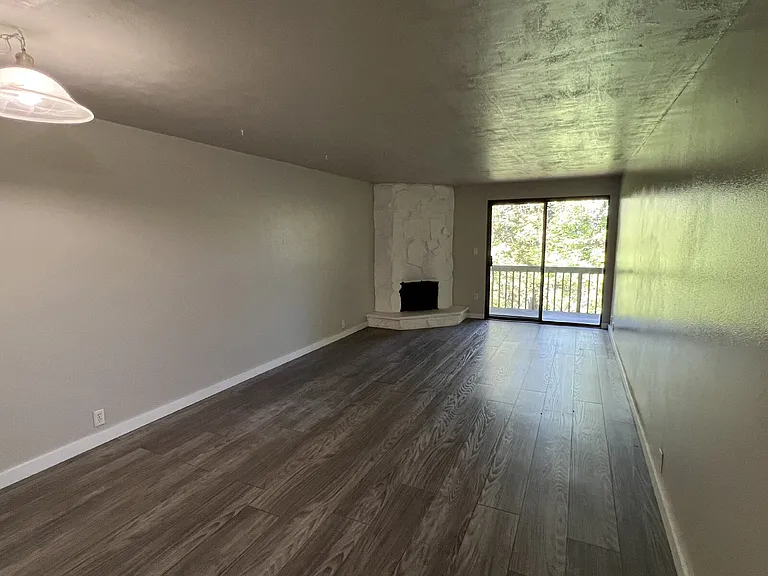 3845 Colony Oaks Dr — Photo 5