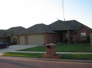 2001 NE 32nd St, Moore, OK 73160