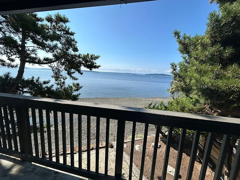 3801 Beach Dr SW — Photo 12
