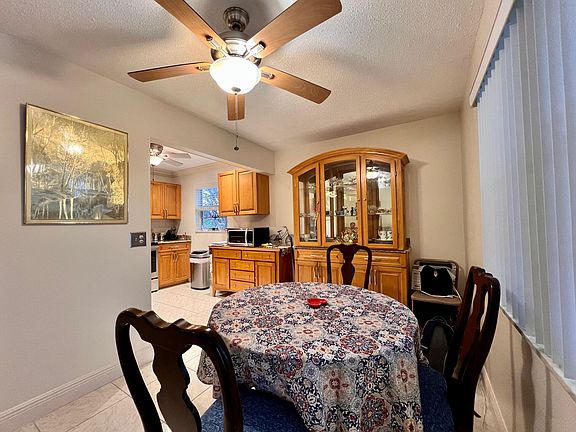 3rd image of 225 Somerset L
