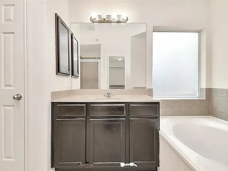 6411 Atlasridge Dr — Photo 1