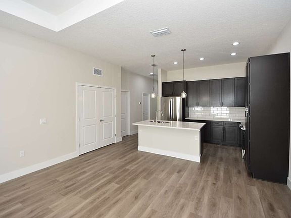 4th image of 5 Seton Ct #B