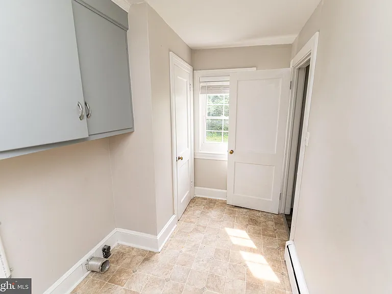 1109 N Division St — Photo 27