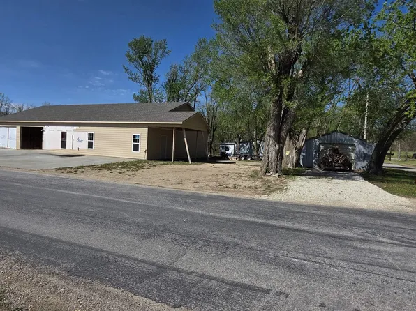 611 N 4th St, Morland, KS 66549