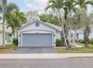 9248 Arborwood Cir, Davie, FL 33328