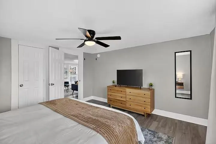 1401 Collier St — Photo 13