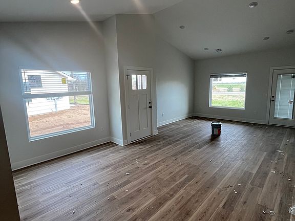 4th image of 5304 Rolly St #100