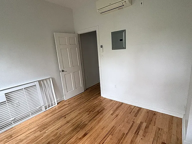 1557 De Kalb Ave #2L — Photo 11