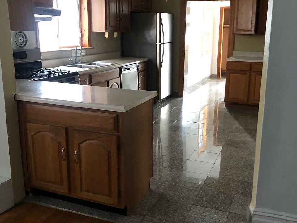 1st image of 753 Edison Ave #1