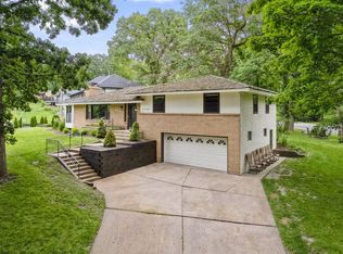 2504 Oakwood Dr, Burnsville, MN 55306