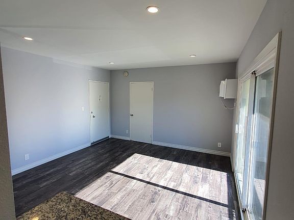 3rd image of 2611 Bellevue Ave APT 212