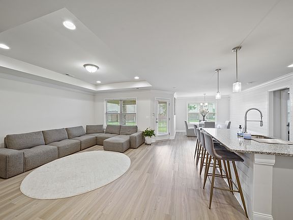 3rd image of 6077 Thorntons Way Cir