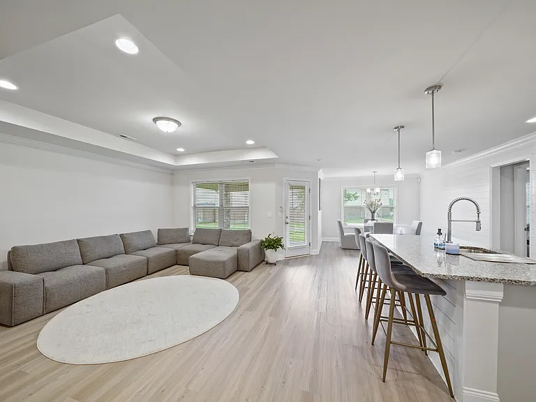 6077 Thorntons Way Cir — Photo 3