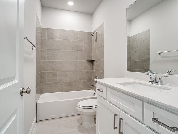 2nd image of 810 Sicily Blvd