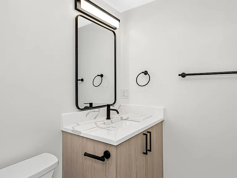 1218 W Lexington St — Photo 24