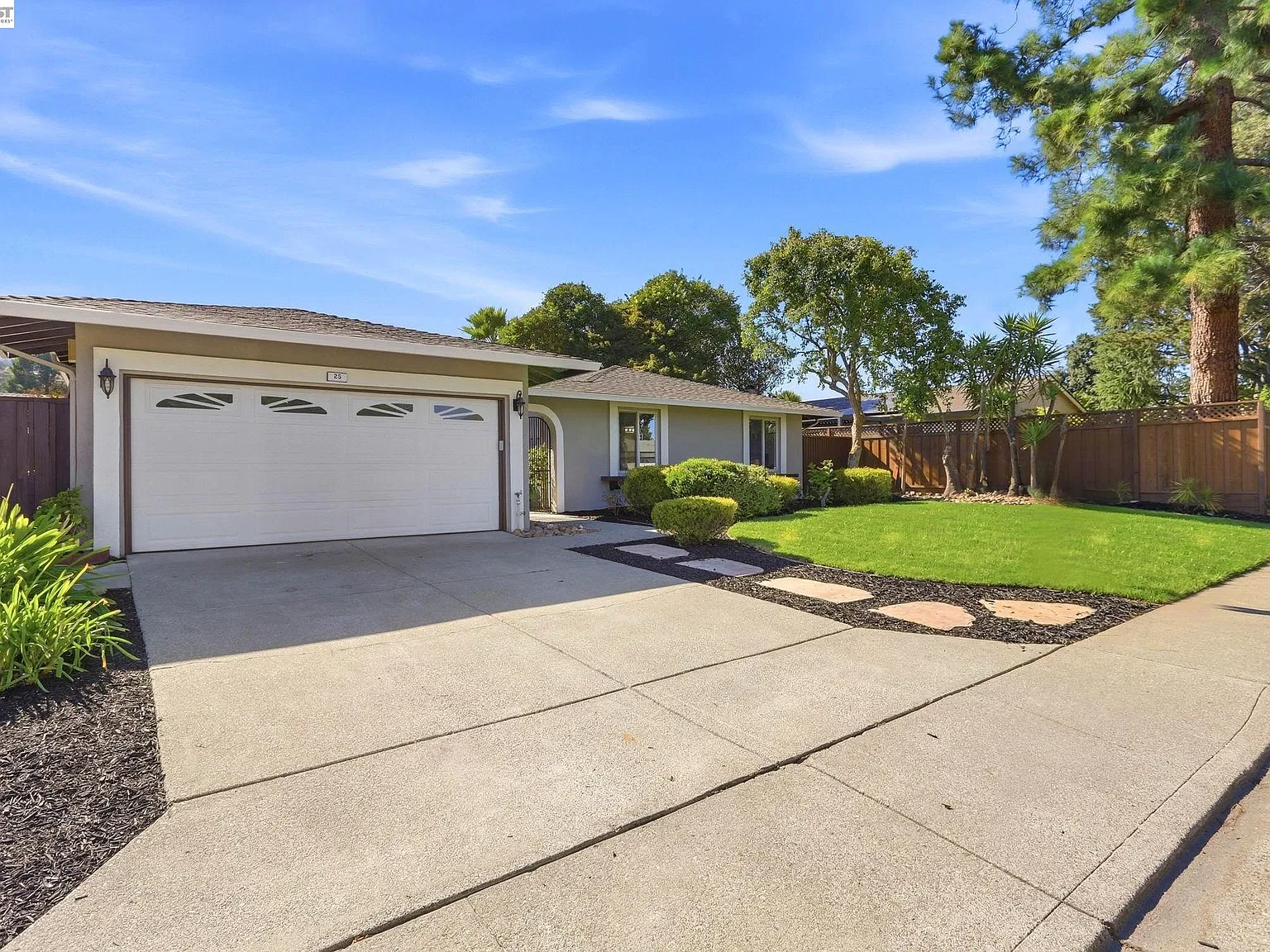 4 bed, 1979 sqft, $4,600 — Photo 3