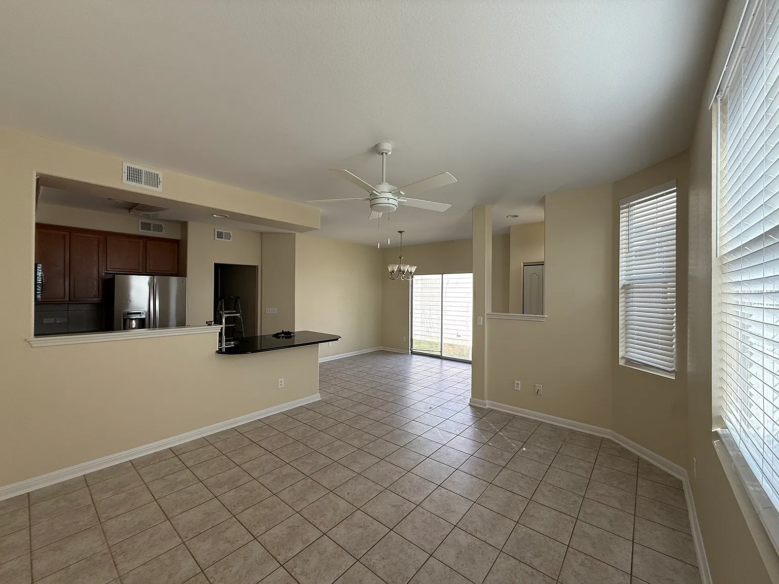 3 bed, $1,795 — Photo 2
