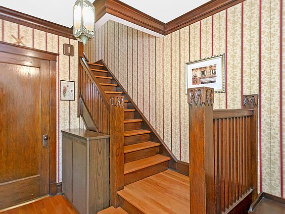 3rd image of 625 Gunderson Ave