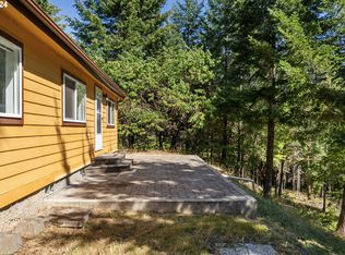 88809 Lois Ln, Elmira, OR 97437