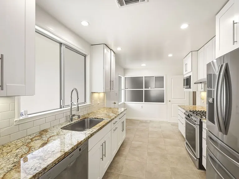 889 Embarcadero Rd — Photo 6