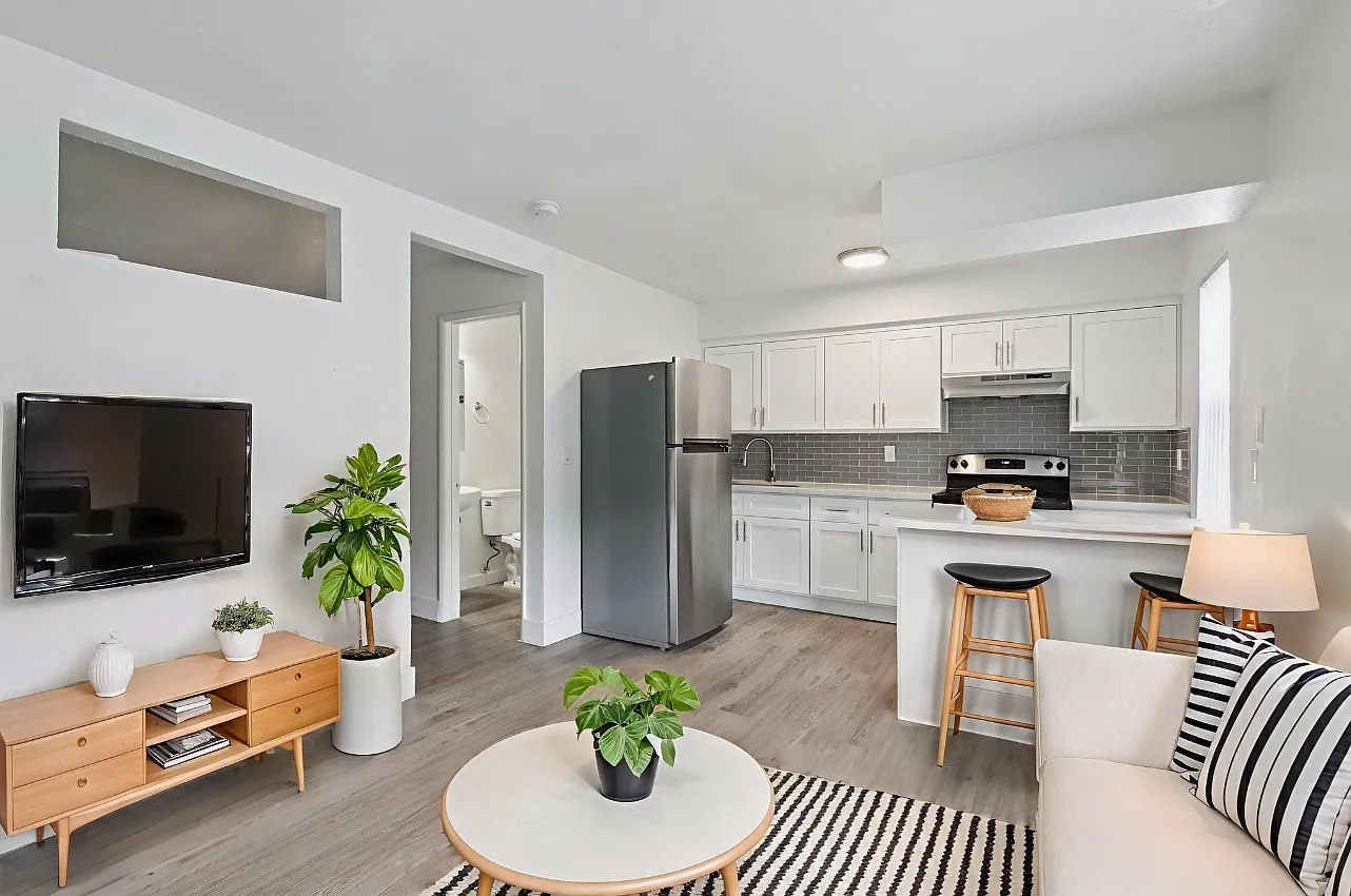 Copper Canyon Apartments — Photo 3