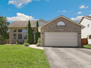 2916 Indian Springs Ct, Joliet, IL 60435