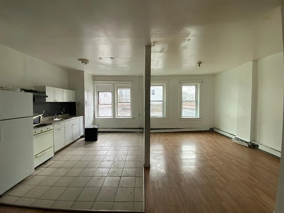 Kitchen dining area