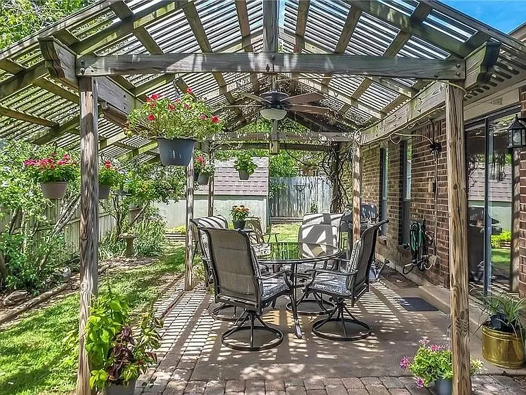 2613 Redwood Ln — Photo 20