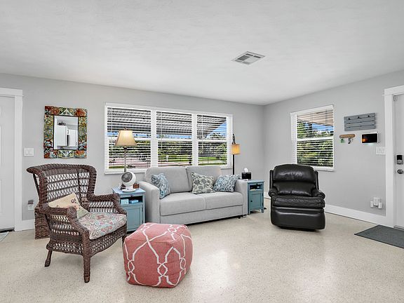 5th image of 3484 Tropical Point Dr
