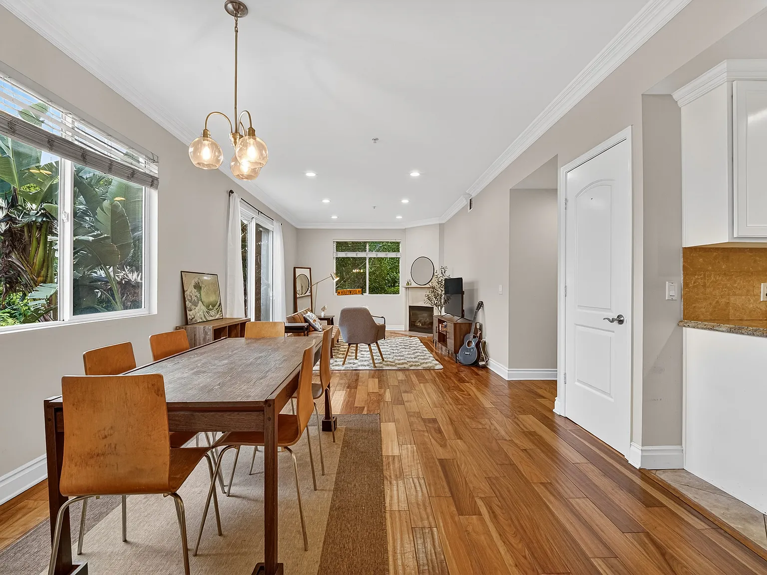 3 bed, 1370 sqft, $4,200 — Photo 1