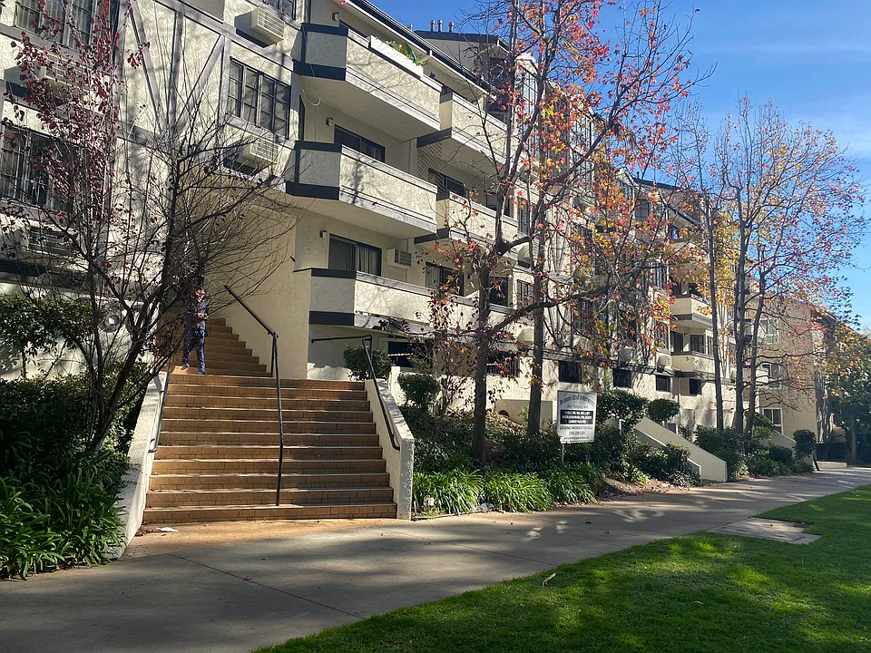 Diamond Head Apartments