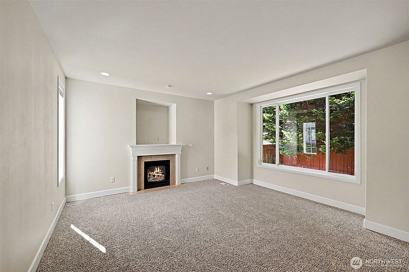4th image of 4129 NE 9th Place