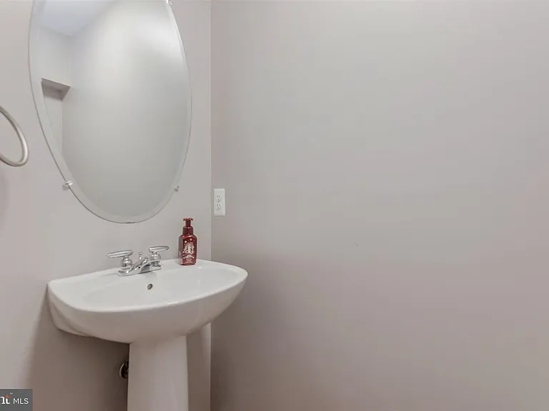 5140 Donovan Dr — Photo 13