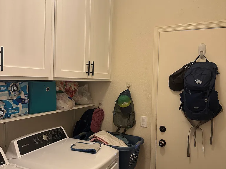 7046 S Claiborne Ave — Photo 25