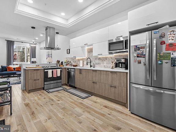3rd image of 2808 W Master St #2