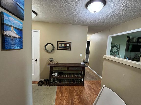 5th image of 126 Shorewood Dr
